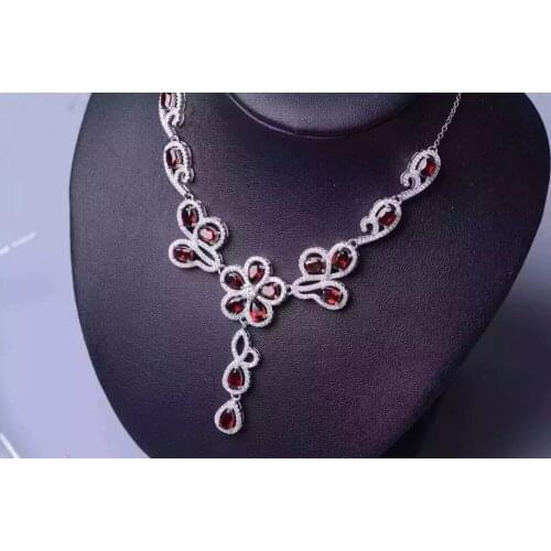 Natural garnet stone Necklace Natural Gemstone Pendant Necklace Girls Ladies Luxury personality Flowers wedding Flowers Jewelry