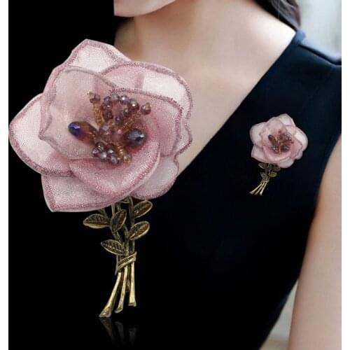 Korean Yarn Fabric Flower Brooch Pin Metal Crystal Lapel Pins Shirt Dress Corsage Trendy Jewelry Brooches for Women Accessories