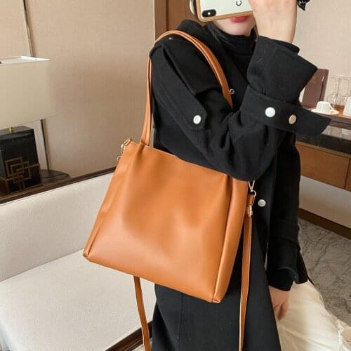 Female bag European and American style large-capacity messenger bag new trend commuter one-shoulder tote bag popular student bag