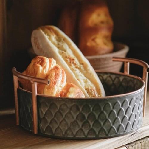Retro Metal Storage Trays Relief Decorative Bread Cake Bowl Living Room Desktop Organizer European Home Decoration Ornaments