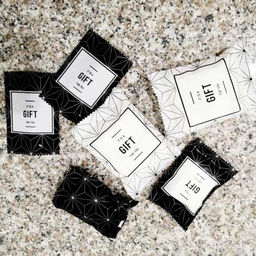 100Pcs Snowflake Crispy Snack Bags Black White Baking Packaging Portable Biscuit Cookie Pouch Geometric Pattern Candy Gift Bag