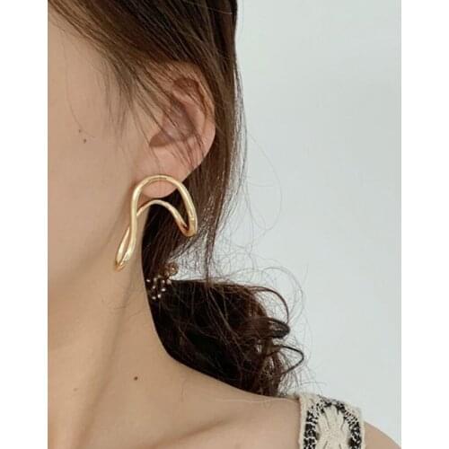 Personality Twisted Irregular Wave Shape Big Stud Earrings for Women Fashion Statement Studs Ear Jewelry Korean Accessories