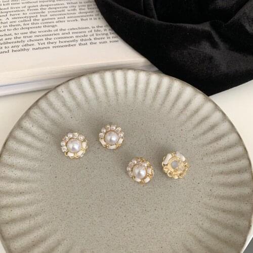 Korean Retro Geometric Pearl Trendy Round Flower Rhinestone Earrings Women Rhinestone Girl Earring No Pierced Ear Clip