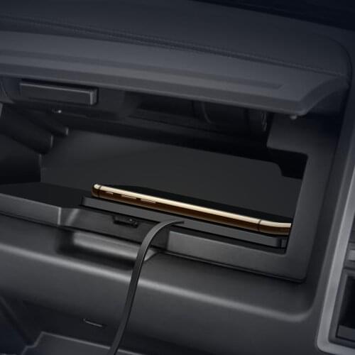 Car wireless fast charger for Mercedes Benz W205 W213 W222 W204 W212 W221 GLC non-slip silicone stand dashboard holder mount