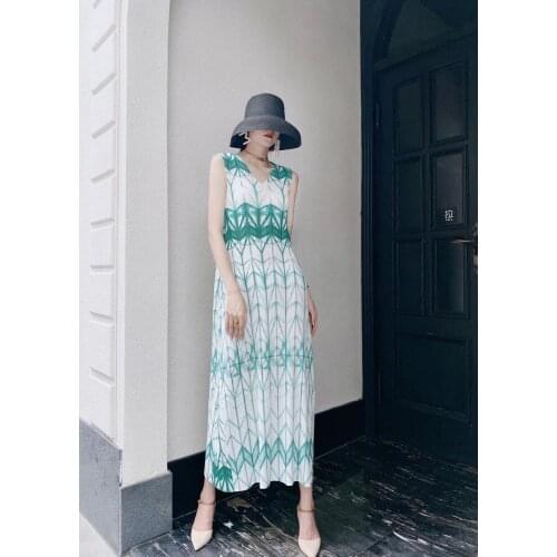 HOT SELLING Miyake fold v-neck parint dress the sleeveless fashion A-Line dress IN STOCK