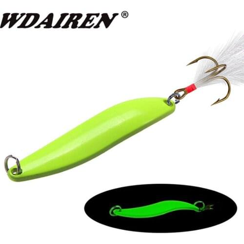 1Pcs Metal Sequins Fishing Lures Spoon Lure Hard Baits With Feather Treble Hook Luminous Night lures Pesca Fishing Tackle WD-457