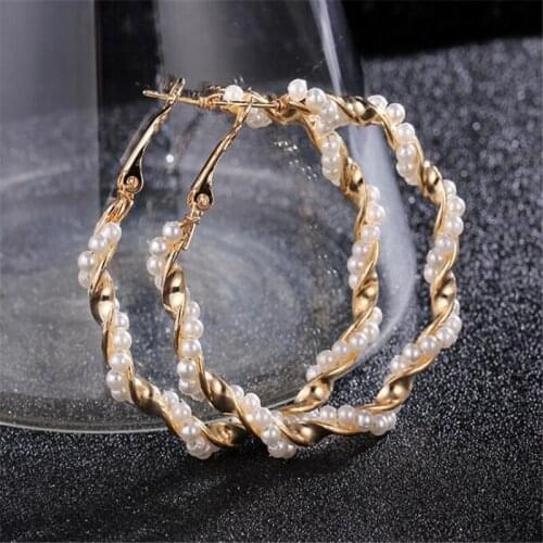 2019 New Pearl Hoop Earrings for Women Exaggerates Oversize Pearl Circle Ear Rings Earrings Fashion Europe Nightclub Jewelry