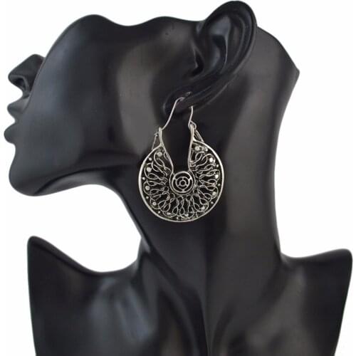 Vintage Tibetan color Metal Earrings Fashion Chic Jewelry Hollow Fligree Round Huggie Hoop Earrings for Women Tribal Jewellery