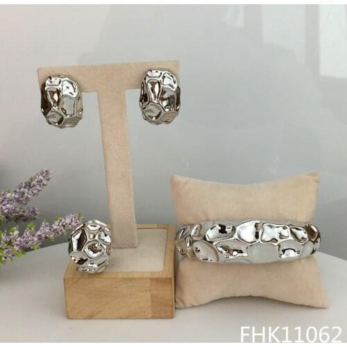 Yuminglai Russian Elegant Design Fashion 3pcs Luxury Hollow Jewelry Sets Earrings Bracelet & Rings FHK11062