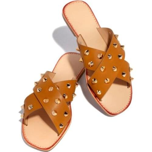 Versatile and durable ms flip flop 2020 Spring/summer new cross rivets flat non-slip casual women slippers outdoor sandals
