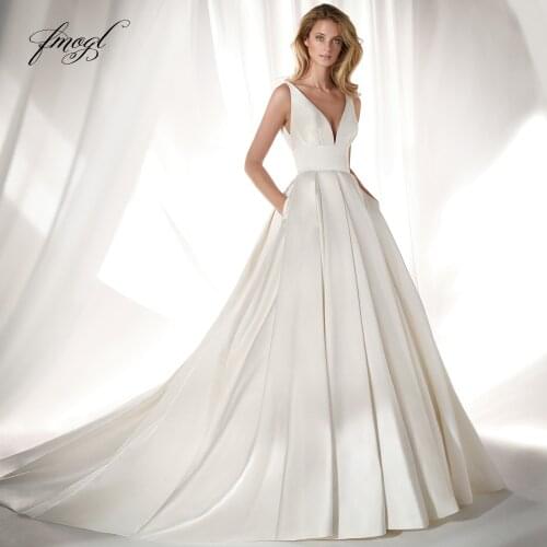 Fmogl Vestido De Noiva Satin Princess Wedding Dresses 2021 Sexy Backless V Neck Spaghetti Straps Bow A Line Bride Gown