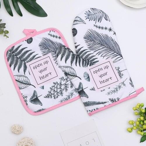 2Pcs Kitchenware Potholder Insulation Glove Pad Microwave Oven Baking Tools