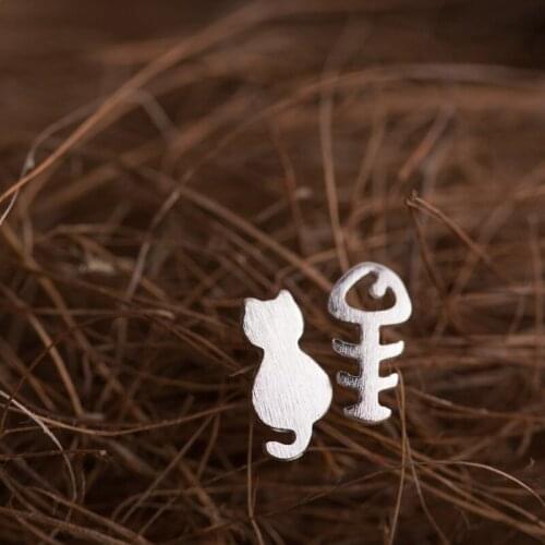 Personality Asymmetrical Cat Fish Bone Prevent Allergy Earrings Funny Womens Fashion Simple Jewelry Birthday Gifts