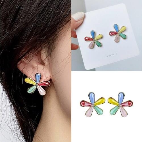 Womens Fashion Daisy Flower Stud Earrings For Girls Ladies Candy Color Lovely Earrings Summer Jewelry Gift Piercing Ear Studs