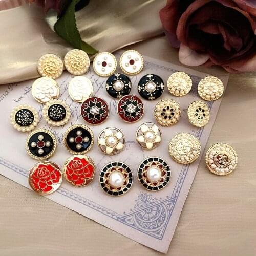 New Wholesale Retro Literature And art Western Pearl Round Flower Button Drop Glaze Enamel Stud Simple Temperament Women Accesso