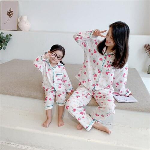 Family Matching Clothes Mother and Daughter Pajamas Sets Kids Girls Cotton Strawberry Print Sleepwear Toddler Girl Neghtwear Set