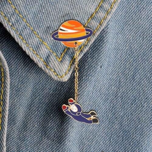 Planet Enamel Pins Rabbit Horse Lightning Chain Brooches Mountain Universe Space Badge Women Men Lapel Pins Cartoon Jewelry