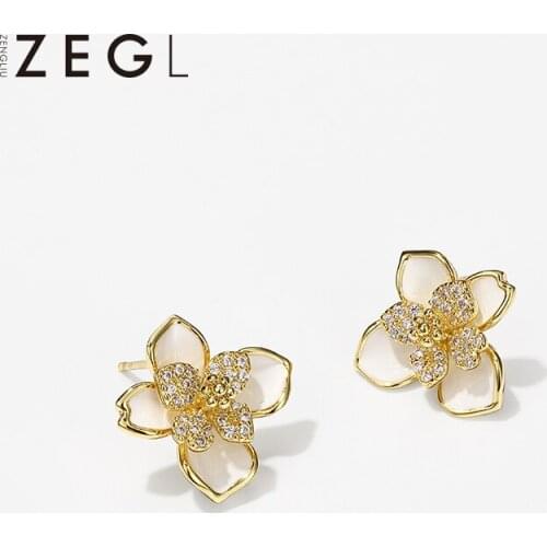 TT Temperament Small Flower Stud Earrings Maiden Fresh Small Three-Dimensional Petals Earrings Earrings 2021new