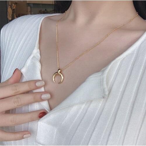 2021 Newly Jewelry Womens Necklace Half Gold Moon Pendant Necklace Dainty Crescent Moon Alloy Necklace For Women Bijoux Femme