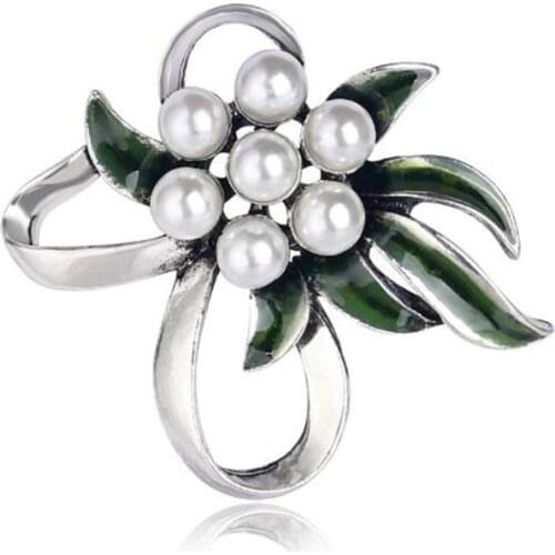 Europe and the United States new high-end exquisite Korean brooch fashion wild alloy drop oil pearl flower lady brooch