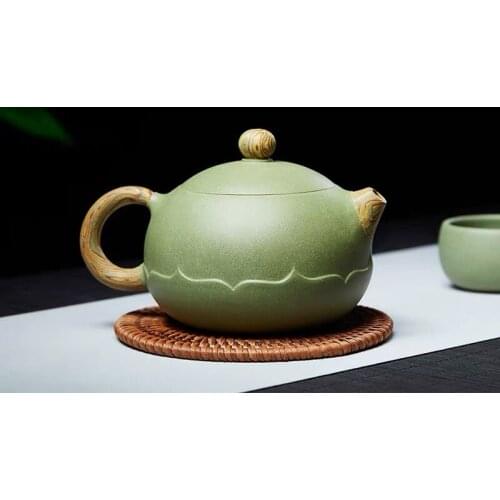 Making Tea With Bean Green Sand In Hand-Made Purple Sand Pot And Xishi Pot