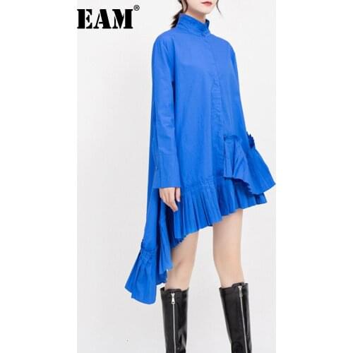 [EAM] Women Blue Pleated Asymmetrical Dress New Stand Collar Long Sleeve Loose Fit Fashion Tide Spring Autumn 2021 1D701