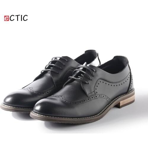 2017 New Arrival Men Dress Shoes Brogue Black Business Wedding Shoes Flats Round Toe Shoes Formal Derby Dress Calcado Masculino