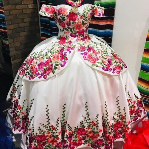 Floral Satin vestidos de 15 años 2019 Puffy Embroidery Quinceanera Dress Off the Shoulder Sweet 15 Dress Long Prom Gowns
