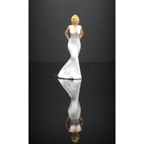 1:64 Scale Resin Die-casting Movie Actress Car Model Doll Decoration Scene Layout Collection Decoration Toy