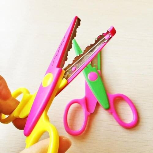Child safety plastic manual DIY photo album photos lace scissors student 5 inch manufacturer wholesale