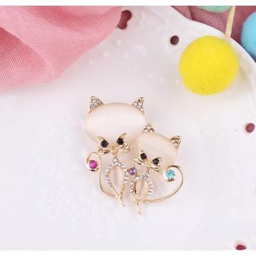 LUBOV Lovely Twin Cats Opal Stone Brooches Pins Colorful Crystal Rhinestone Inlaid Gold Color Metal Brooch Pin Women Jewelry