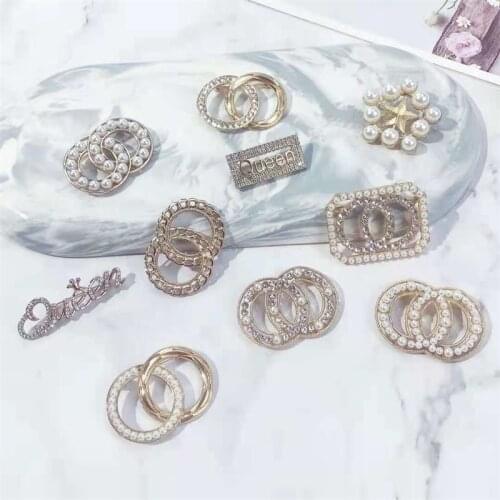 1pcs European And American Classic Diamond-Studded Pearl Brooch Retro Temperament Collar Pin Female Corsage Clothing Accessories