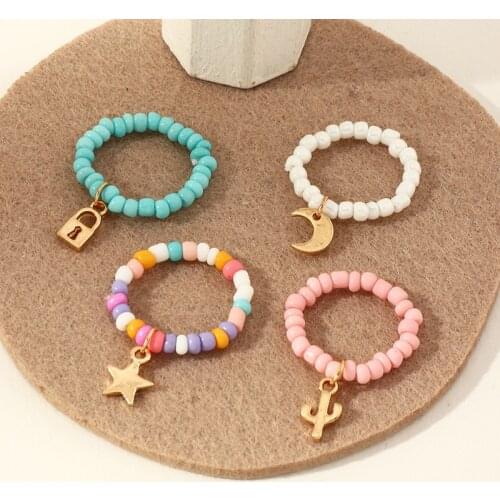 4Pcs/set Boho Colorful Rice Beads Rings Set For Women Elastic Adjustable Ring Girls New Fashion Star Conch Shell Pendant Jewelry