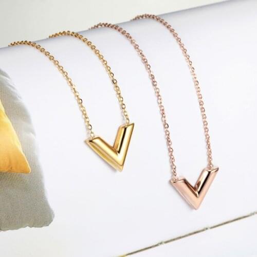 Fashion Show Stainless Steel V Letter Necklace for Women Never Fade Pendants Necklaces Original Brand Korean Jewelry Z370