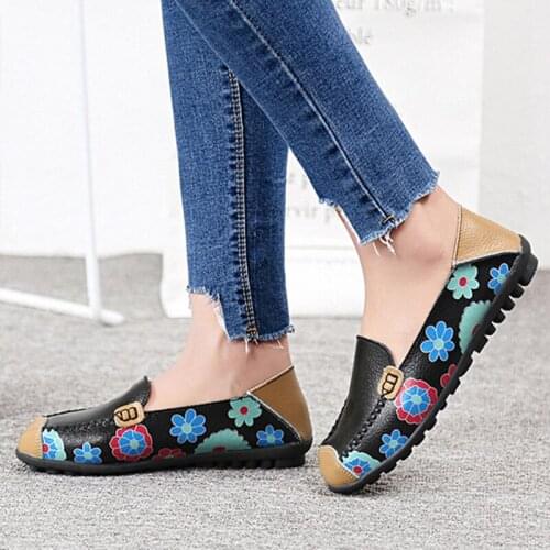 Fashion Genuine Leather Women Flats Boat Shoes Comfortable Soft Gommino Flats Flowers Printing Flat Slip On Shoes