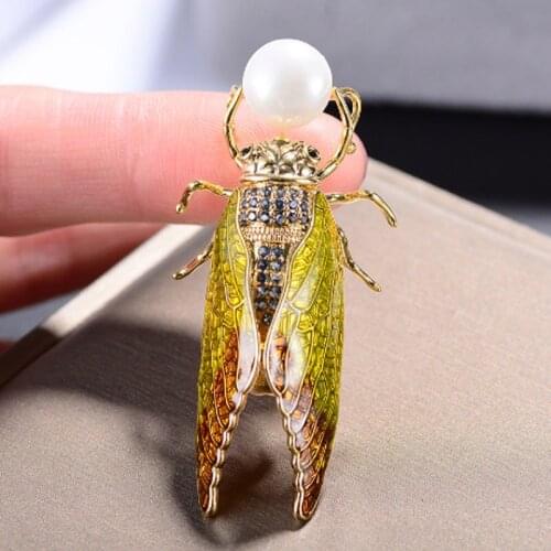 Zlxgirl Nice Green and yellow Enamel beetle brooch Women Girls classic pearl wedding Brooch and Pins Gift for Coat Dress jewelry
