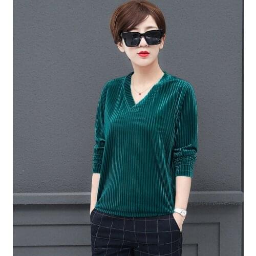 2021 Women Loose Thick Bottoming Tops Female Gold Velvet Shirt Winter Warm V-neck Solid Blouse Femina Blusa Plus Size 5XL Y469