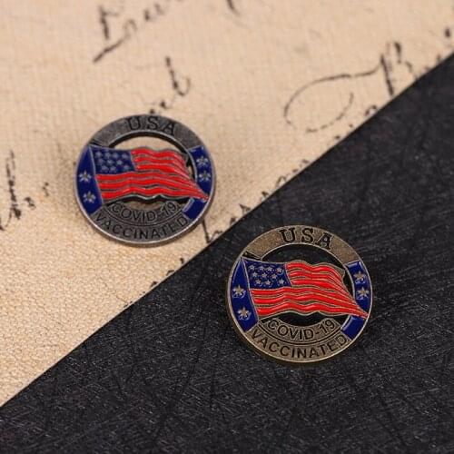 New alloy letter gold and silver brooch badge wholesale