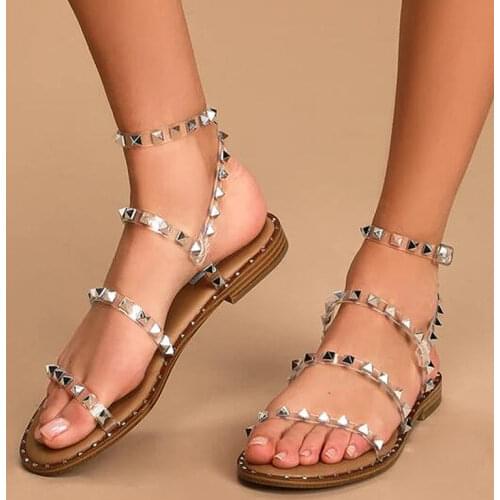 2021 New Rivet Strong Flat Women Sandals Fashion Shoes Lightweight Non-slip Sabot Womens Summer Designer Studded Sandals