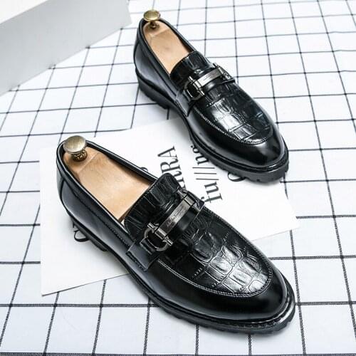 Vintage Flat Men Loafers Leather Casual Men Boat Shoes Brand Men Driving Shoes Chaussures Homme Wedding Party Men Dress Shoes