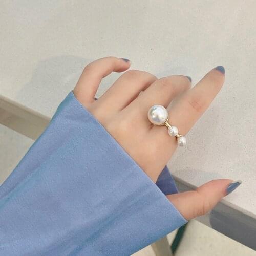 Vintage Elegant Big Small Pearl Ring For Women Charming Wedding Engagement Gold Ring Jewelry Fashion Ladies Party Accessories