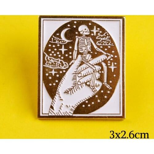 Brooches Skull Icons Punk Metal Badges On Clothes Jeans Jackets Bone Hand Enamel Pins Star Moon Lapel Pin Bag Badge Gifts Stripe