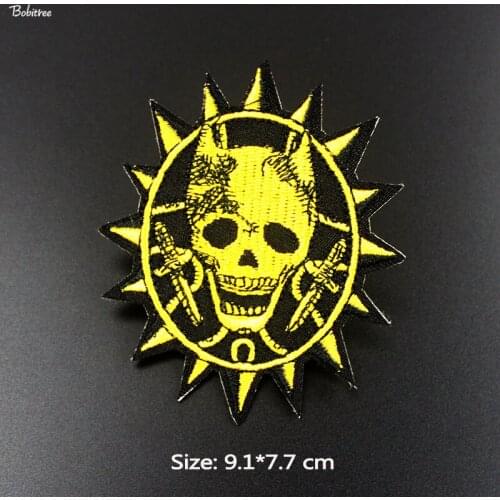 Skull Pirate flag Size 9.1*7.7 cm Patch iron on Transfer for Clothing Jeans Embroidered Badges Applique DIY Stickers