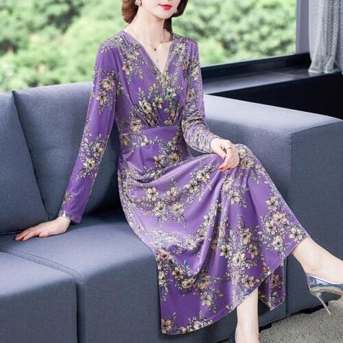 Autumn 2021 New Fashion Floral Velvet Dress High-end Comfortable Long-sleeved Large Swing V-neck Dresses for Women