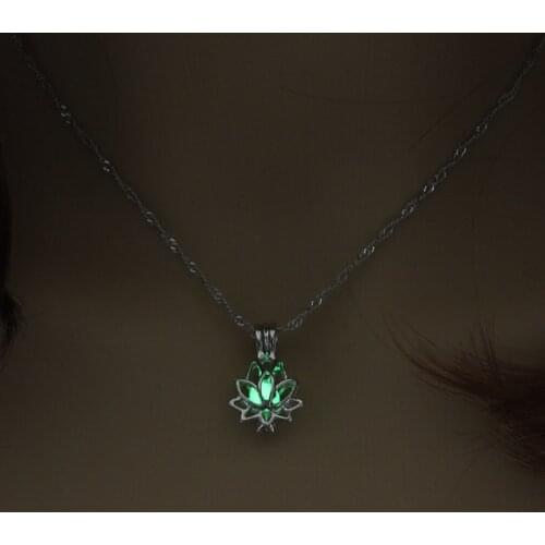 Luminous Jewelry Choker 3 Colors Necklace Fashion Dropshipping Glow In The Dark lotus Flower Shaped Pendant Necklace For Women