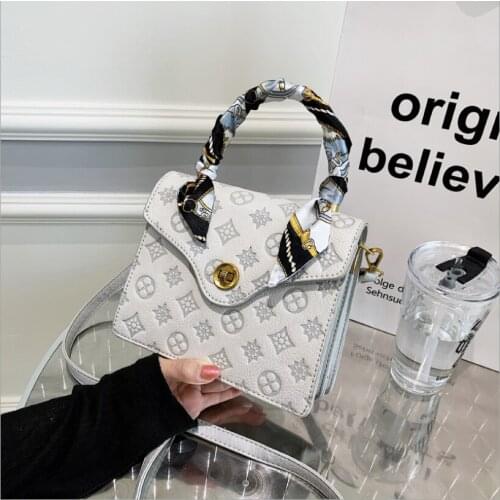 2021 Womens handbag new retro fashion shoulder womens cruciform Bread Bag Shopper designer evening dress handbag