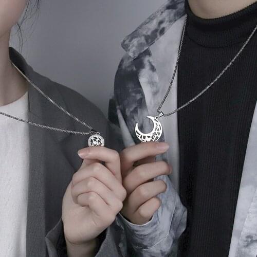 2pc Moon Round Couple Necklace for Lover Spliceable Friendship Pendent Necklace Hip Hop Punk Halloween Necklaces for Women Men