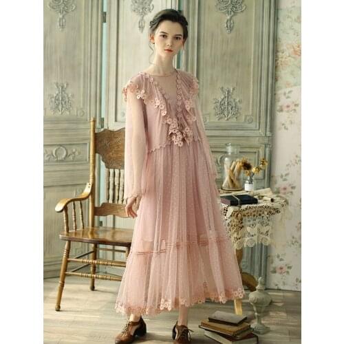 Free Shipping 2018 New Summer Womens Long Dress Cotton Lace Vintage Naked Pink Dress Flare Sleeve Sweet Wave Point Dress