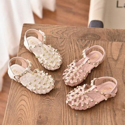 Girls Sandals Childrens Princess Shoes Hollow Breathable Riveting Nail Shoes Soft Bottom Sandals Non-slip Wear-resisting