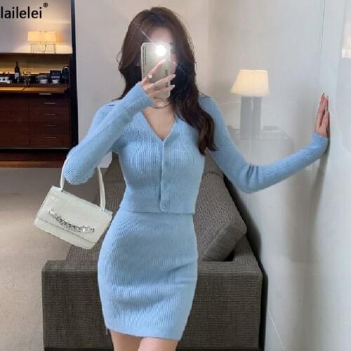 2021 autumn and winter Korean sexy slim V-neck knitted bag hip suit elegant temperament cardigan short skirt women
